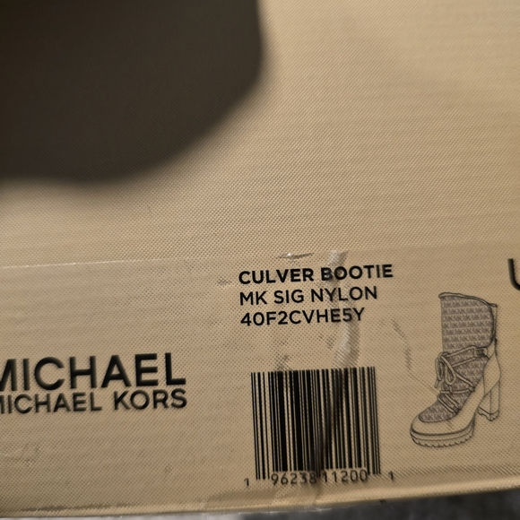 The Culver booties by MICHAEL Michael Kors - Picture 6 of 7